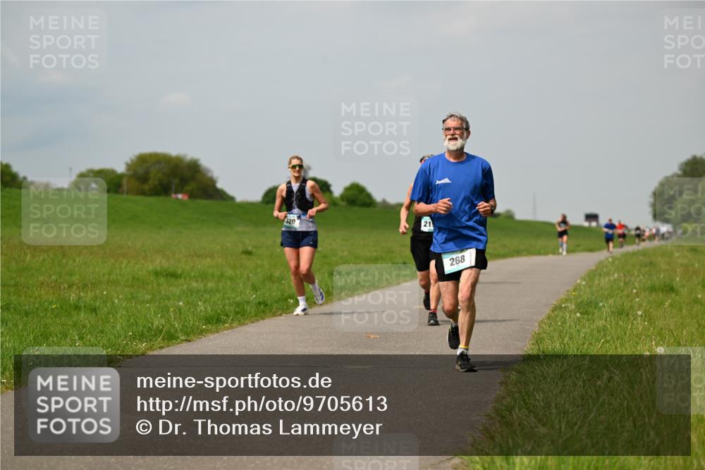 10.05.2026 - 8. Wedeler Halbmarathon Dr. Thomas Lammeyer http://msf.ph/oto/9705613 10.05.2026 11:55:02 Laufen 320, 268 meine-sportfotos.de