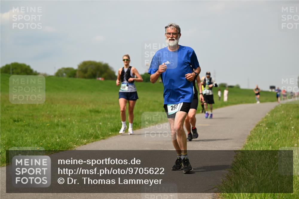 10.05.2026 - 8. Wedeler Halbmarathon Dr. Thomas Lammeyer http://msf.ph/oto/9705622 10.05.2026 11:55:03 Laufen 220, 268 meine-sportfotos.de