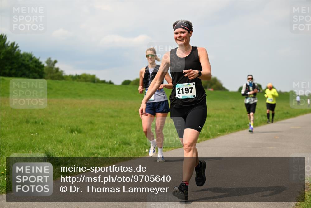 10.05.2026 - 8. Wedeler Halbmarathon Dr. Thomas Lammeyer http://msf.ph/oto/9705640 10.05.2026 11:55:06 Laufen 2197 meine-sportfotos.de