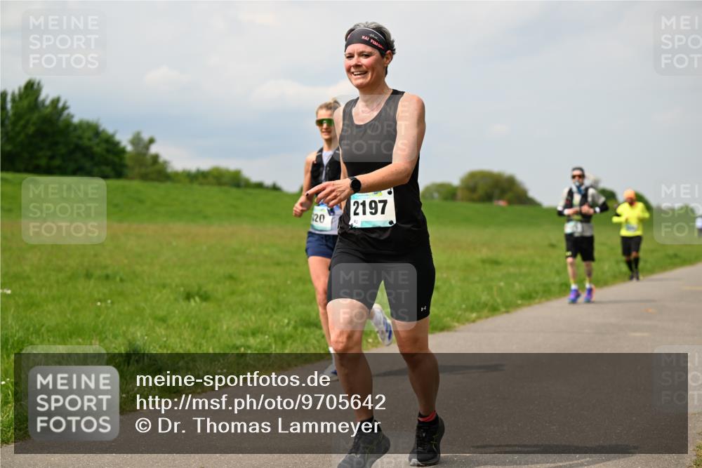 10.05.2026 - 8. Wedeler Halbmarathon Dr. Thomas Lammeyer http://msf.ph/oto/9705642 10.05.2026 11:55:06 Laufen 2197 meine-sportfotos.de