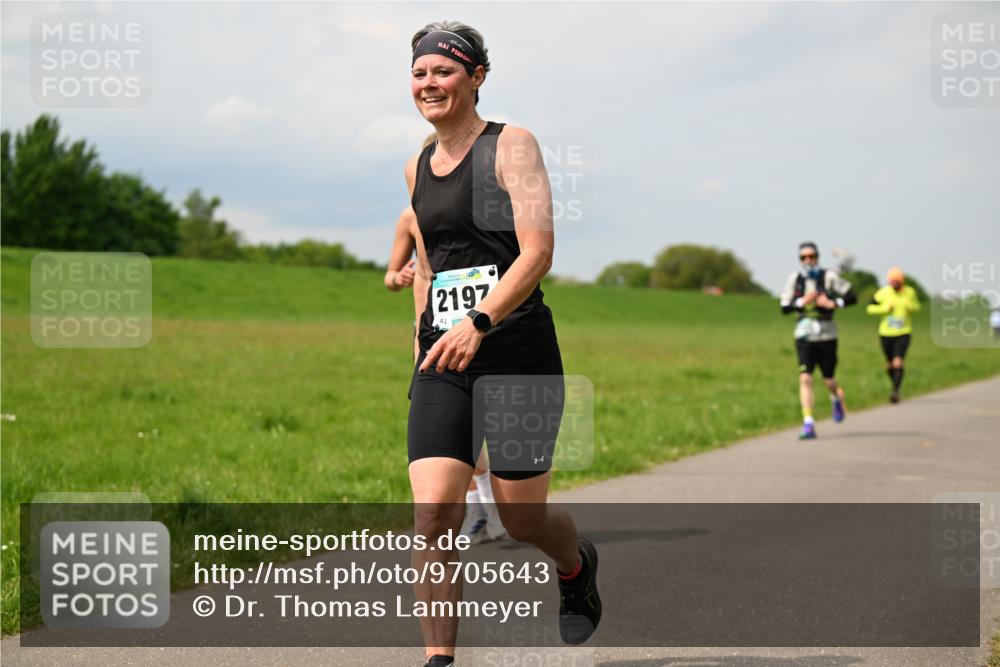 10.05.2026 - 8. Wedeler Halbmarathon Dr. Thomas Lammeyer http://msf.ph/oto/9705643 10.05.2026 11:55:07 Laufen 2197 meine-sportfotos.de