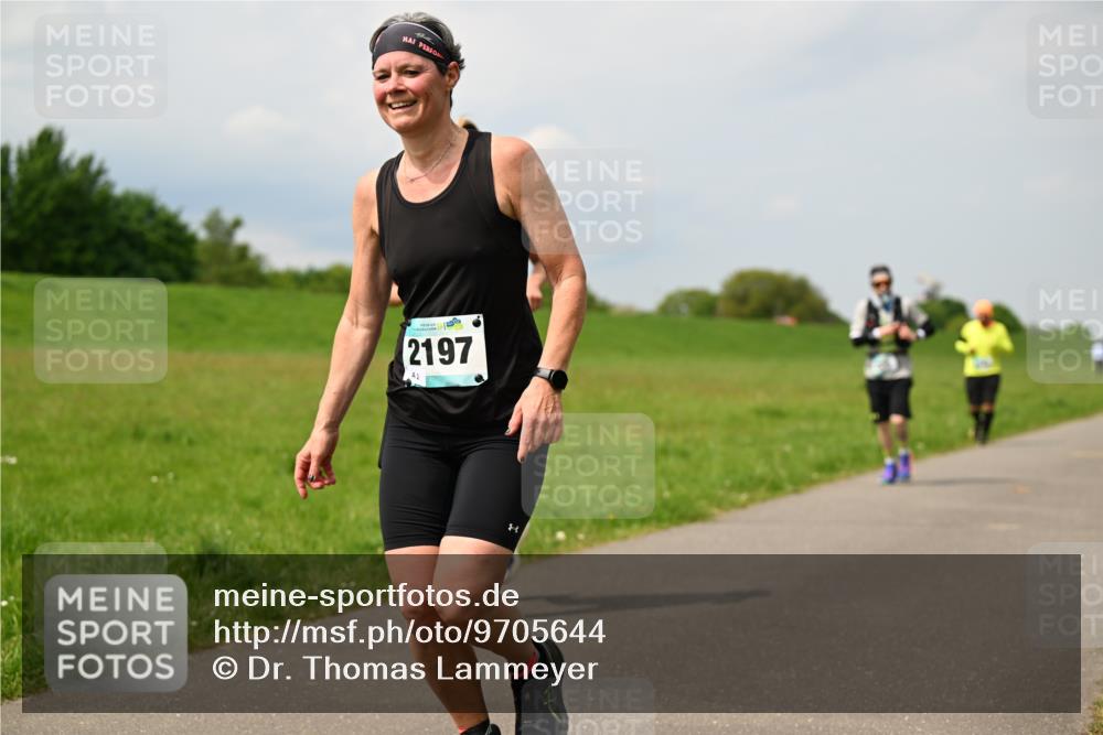 10.05.2026 - 8. Wedeler Halbmarathon Dr. Thomas Lammeyer http://msf.ph/oto/9705644 10.05.2026 11:55:07 Laufen 2197 meine-sportfotos.de