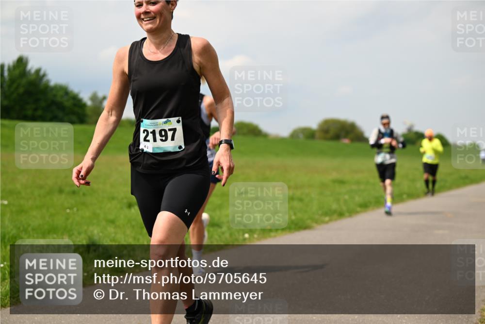 10.05.2026 - 8. Wedeler Halbmarathon Dr. Thomas Lammeyer http://msf.ph/oto/9705645 10.05.2026 11:55:07 Laufen 2197 meine-sportfotos.de