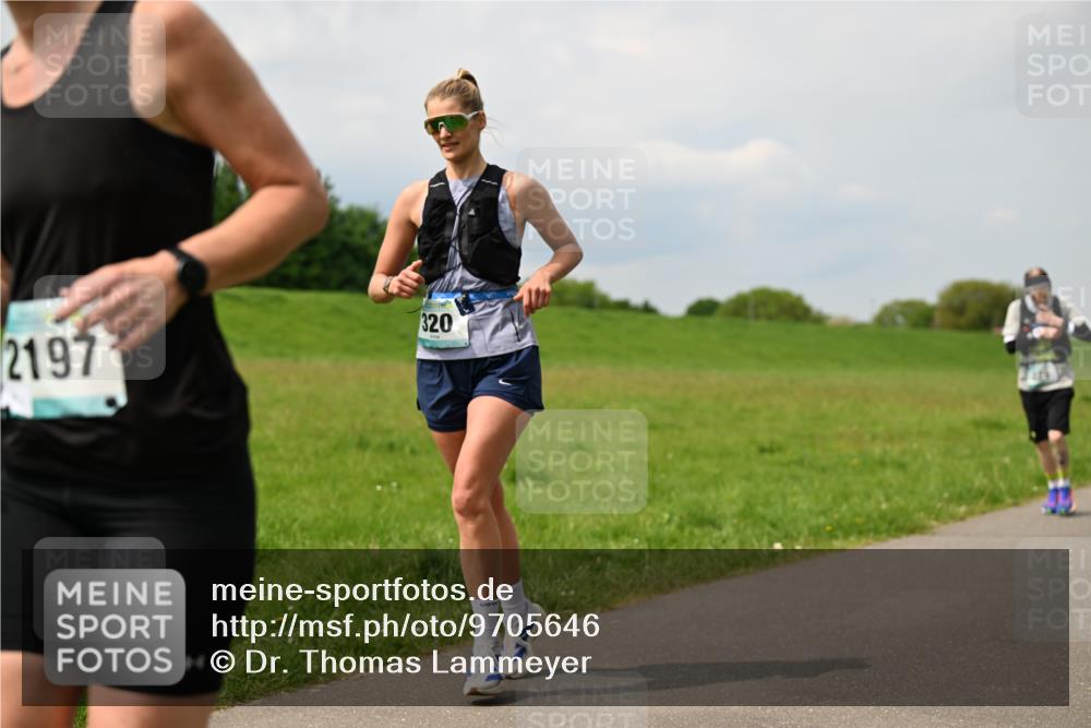10.05.2026 - 8. Wedeler Halbmarathon Dr. Thomas Lammeyer http://msf.ph/oto/9705646 10.05.2026 11:55:07 Laufen 320, 2197 meine-sportfotos.de