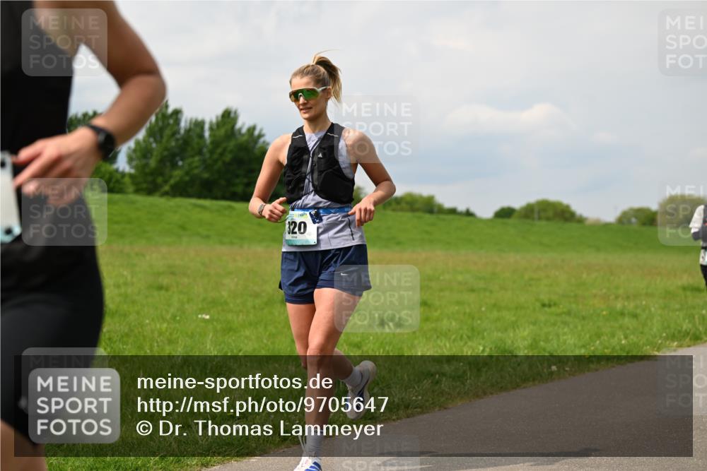10.05.2026 - 8. Wedeler Halbmarathon Dr. Thomas Lammeyer http://msf.ph/oto/9705647 10.05.2026 11:55:08 Laufen 320 meine-sportfotos.de