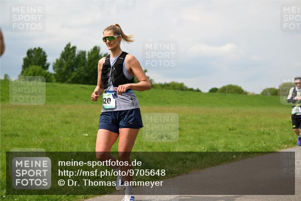 10.05.2026 - 8. Wedeler Halbmarathon Dr. Thomas Lammeyer http://msf.ph/oto/9705648 10.05.2026 11:55:08 Laufen 1956 meine-sportfotos.de