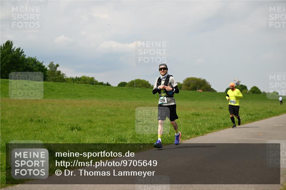 10.05.2026 - 8. Wedeler Halbmarathon Dr. Thomas Lammeyer http://msf.ph/oto/9705649 10.05.2026 11:55:08 Laufen 229, 2105 meine-sportfotos.de