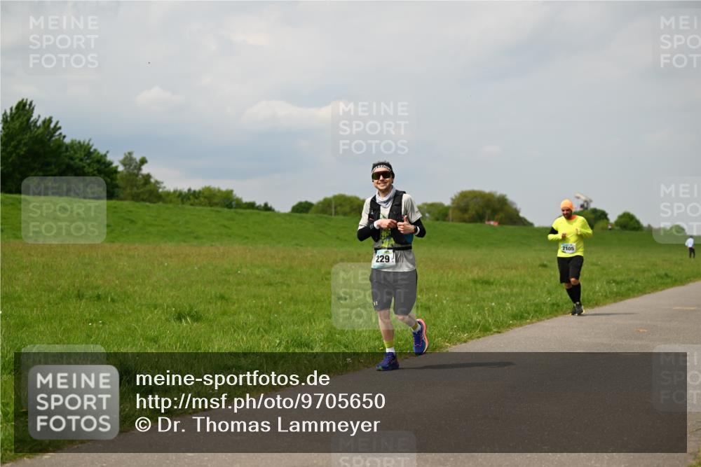 10.05.2026 - 8. Wedeler Halbmarathon Dr. Thomas Lammeyer http://msf.ph/oto/9705650 10.05.2026 11:55:09 Laufen 229, 2105 meine-sportfotos.de