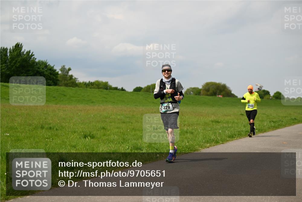10.05.2026 - 8. Wedeler Halbmarathon Dr. Thomas Lammeyer http://msf.ph/oto/9705651 10.05.2026 11:55:09 Laufen 229, 2105 meine-sportfotos.de