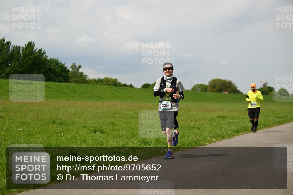 10.05.2026 - 8. Wedeler Halbmarathon Dr. Thomas Lammeyer http://msf.ph/oto/9705652 10.05.2026 11:55:09 Laufen 229, 2105 meine-sportfotos.de