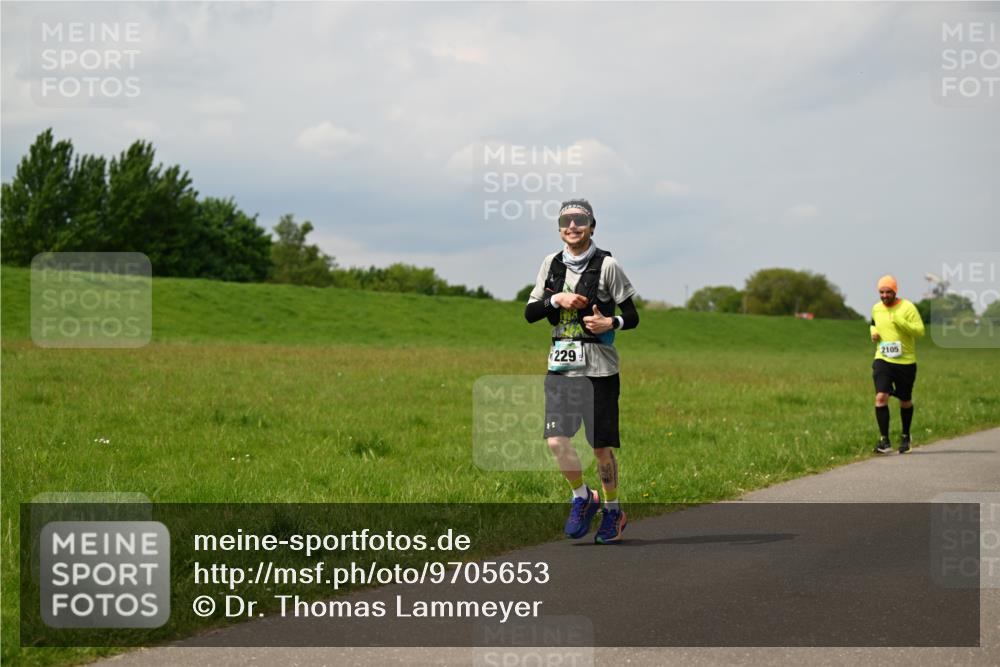10.05.2026 - 8. Wedeler Halbmarathon Dr. Thomas Lammeyer http://msf.ph/oto/9705653 10.05.2026 11:55:09 Laufen 229, 2105 meine-sportfotos.de