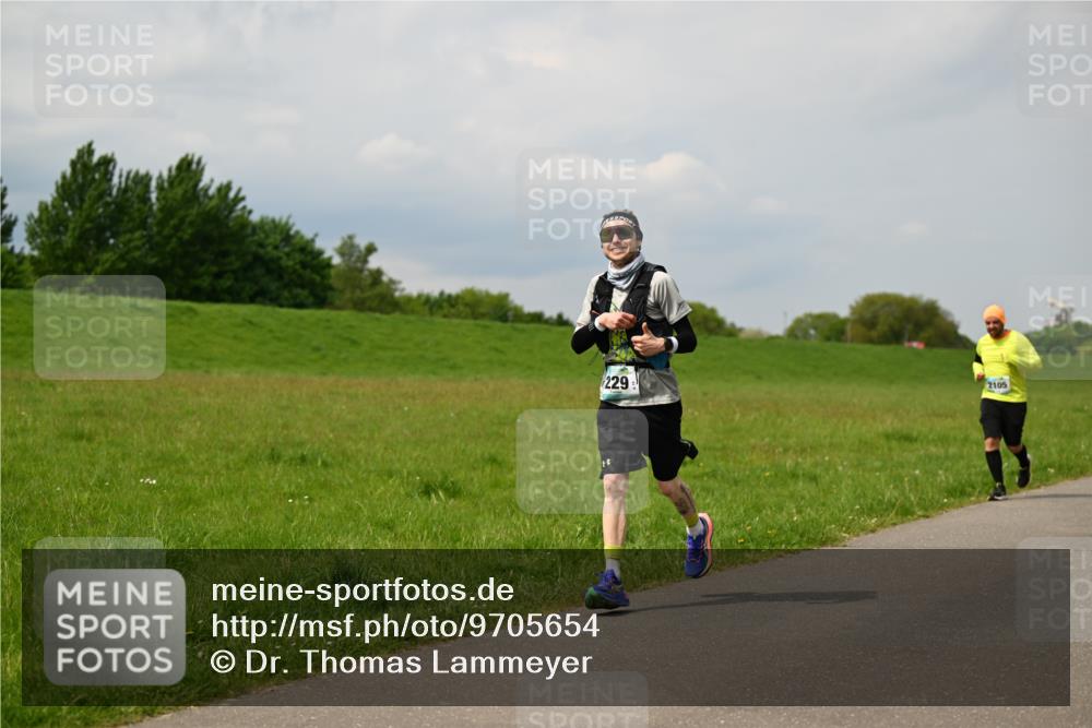 10.05.2026 - 8. Wedeler Halbmarathon Dr. Thomas Lammeyer http://msf.ph/oto/9705654 10.05.2026 11:55:09 Laufen 229, 2105 meine-sportfotos.de