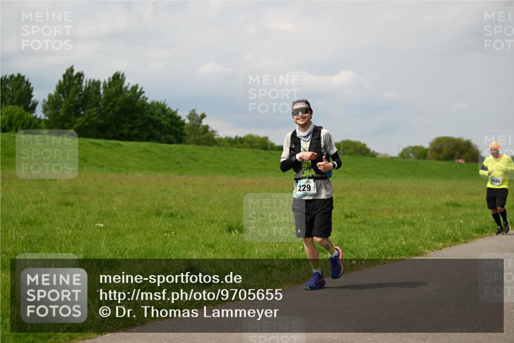 10.05.2026 - 8. Wedeler Halbmarathon Dr. Thomas Lammeyer http://msf.ph/oto/9705655 10.05.2026 11:55:09 Laufen 229, 2105 meine-sportfotos.de