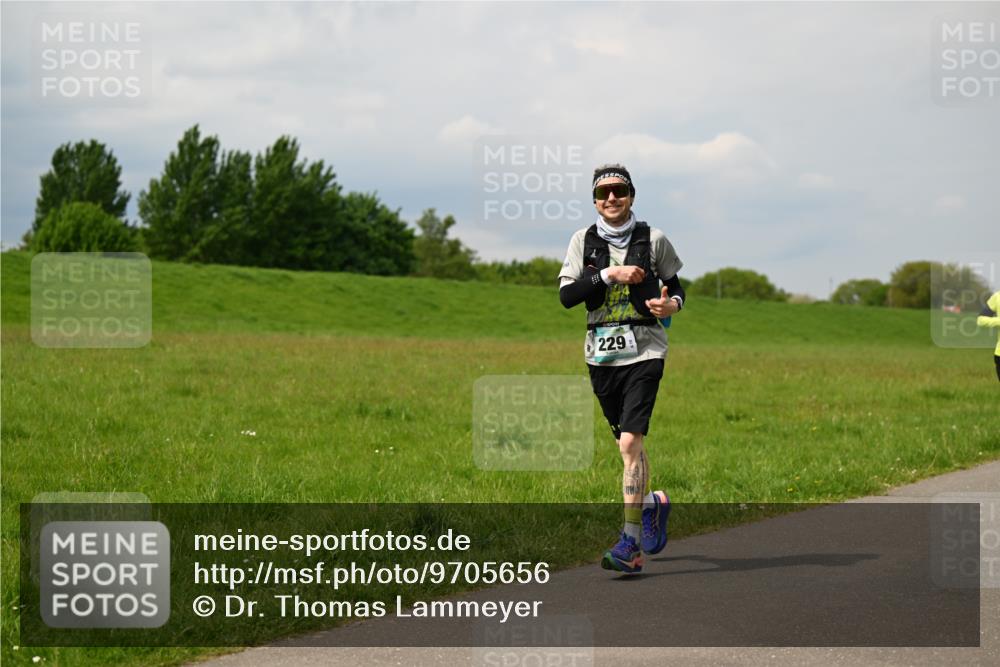 10.05.2026 - 8. Wedeler Halbmarathon Dr. Thomas Lammeyer http://msf.ph/oto/9705656 10.05.2026 11:55:09 Laufen 229 meine-sportfotos.de