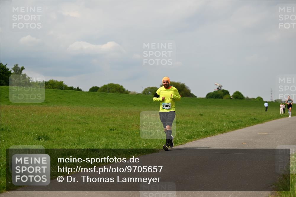 10.05.2026 - 8. Wedeler Halbmarathon Dr. Thomas Lammeyer http://msf.ph/oto/9705657 10.05.2026 11:55:11 Laufen 2105 meine-sportfotos.de