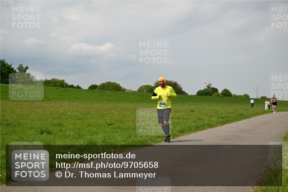 10.05.2026 - 8. Wedeler Halbmarathon Dr. Thomas Lammeyer http://msf.ph/oto/9705658 10.05.2026 11:55:11 Laufen 2105 meine-sportfotos.de