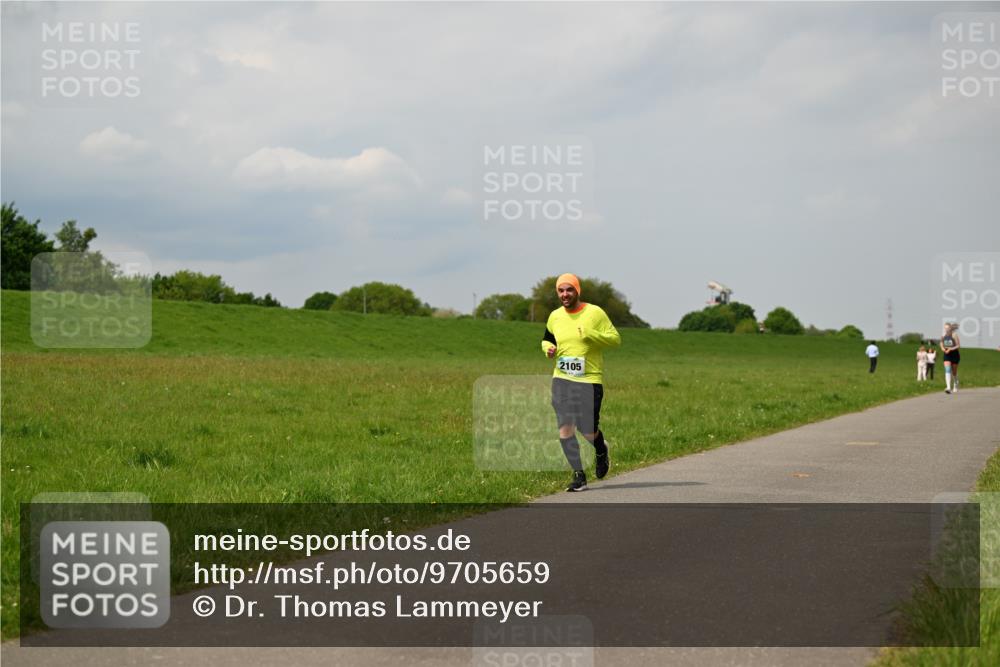 10.05.2026 - 8. Wedeler Halbmarathon Dr. Thomas Lammeyer http://msf.ph/oto/9705659 10.05.2026 11:55:11 Laufen 2105 meine-sportfotos.de