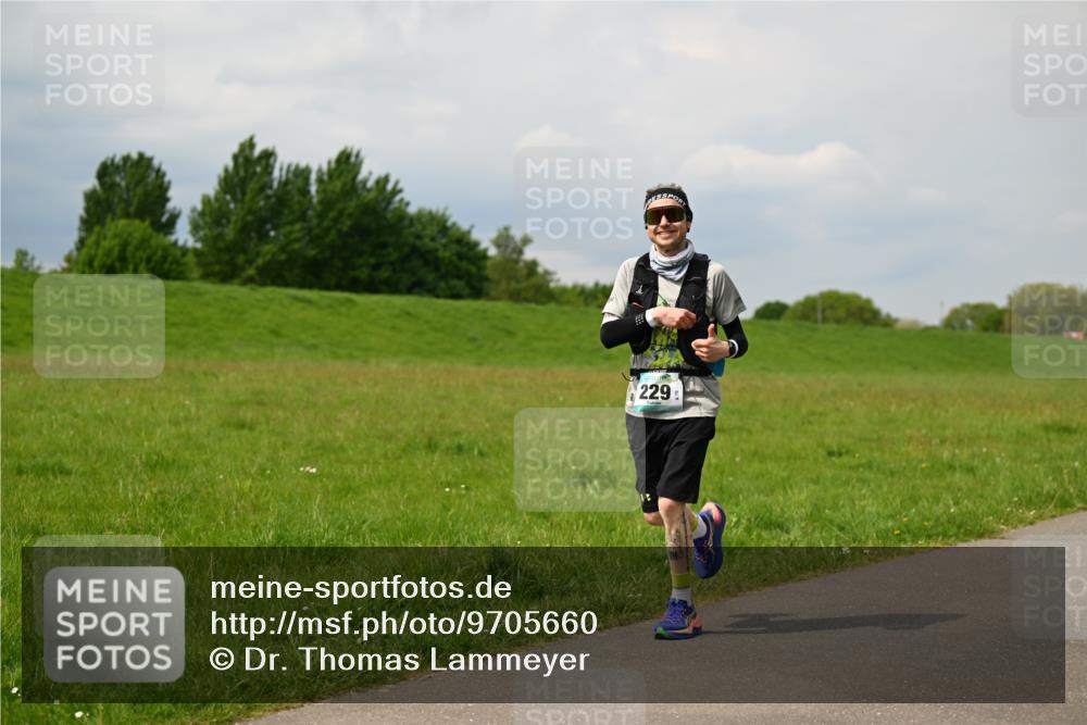 10.05.2026 - 8. Wedeler Halbmarathon Dr. Thomas Lammeyer http://msf.ph/oto/9705660 10.05.2026 11:55:10 Laufen 229 meine-sportfotos.de