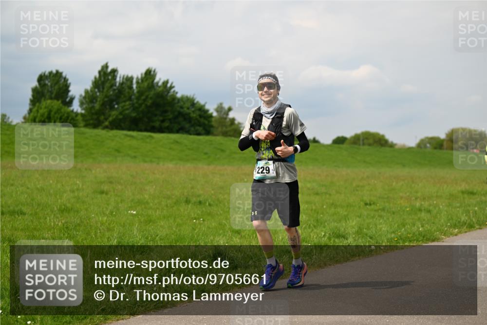 10.05.2026 - 8. Wedeler Halbmarathon Dr. Thomas Lammeyer http://msf.ph/oto/9705661 10.05.2026 11:55:10 Laufen 229 meine-sportfotos.de