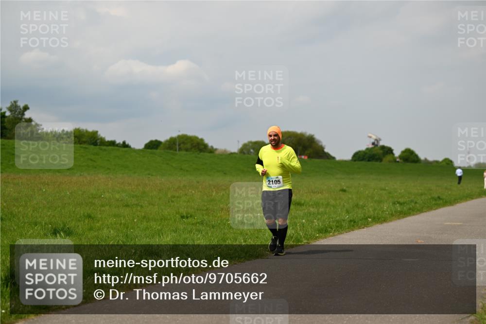 10.05.2026 - 8. Wedeler Halbmarathon Dr. Thomas Lammeyer http://msf.ph/oto/9705662 10.05.2026 11:55:11 Laufen 2105 meine-sportfotos.de