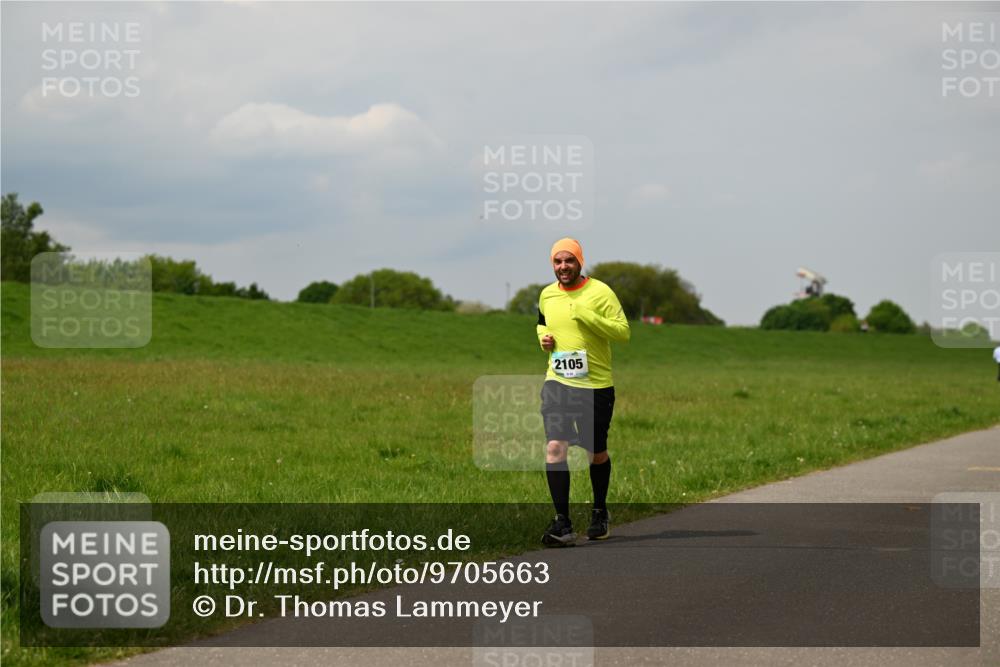 10.05.2026 - 8. Wedeler Halbmarathon Dr. Thomas Lammeyer http://msf.ph/oto/9705663 10.05.2026 11:55:11 Laufen 2105 meine-sportfotos.de