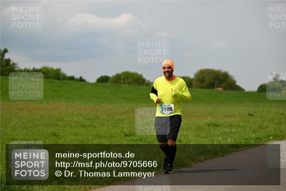 10.05.2026 - 8. Wedeler Halbmarathon Dr. Thomas Lammeyer http://msf.ph/oto/9705666 10.05.2026 11:55:12 Laufen 2105 meine-sportfotos.de