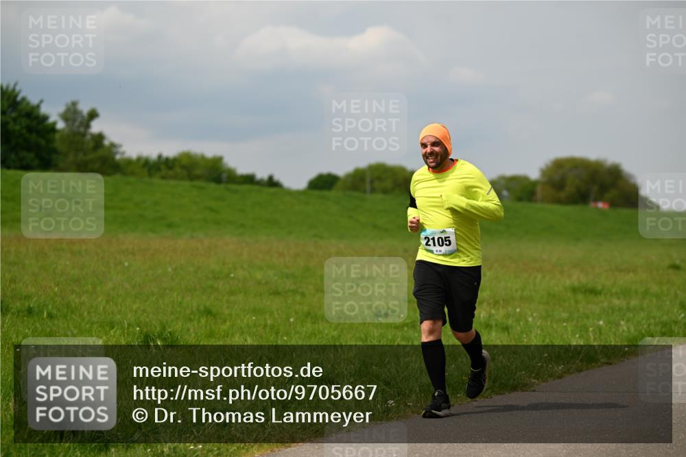 10.05.2026 - 8. Wedeler Halbmarathon Dr. Thomas Lammeyer http://msf.ph/oto/9705667 10.05.2026 11:55:12 Laufen 2105 meine-sportfotos.de