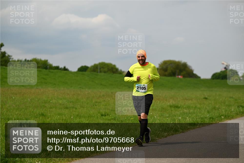 10.05.2026 - 8. Wedeler Halbmarathon Dr. Thomas Lammeyer http://msf.ph/oto/9705668 10.05.2026 11:55:12 Laufen 2105 meine-sportfotos.de