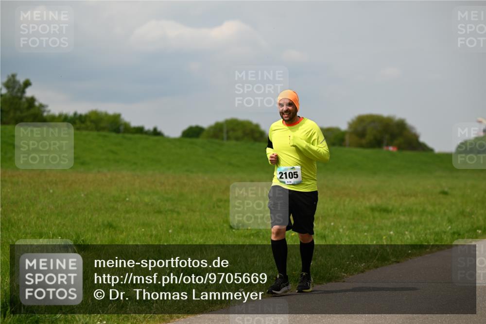 10.05.2026 - 8. Wedeler Halbmarathon Dr. Thomas Lammeyer http://msf.ph/oto/9705669 10.05.2026 11:55:12 Laufen 2105, 856 meine-sportfotos.de