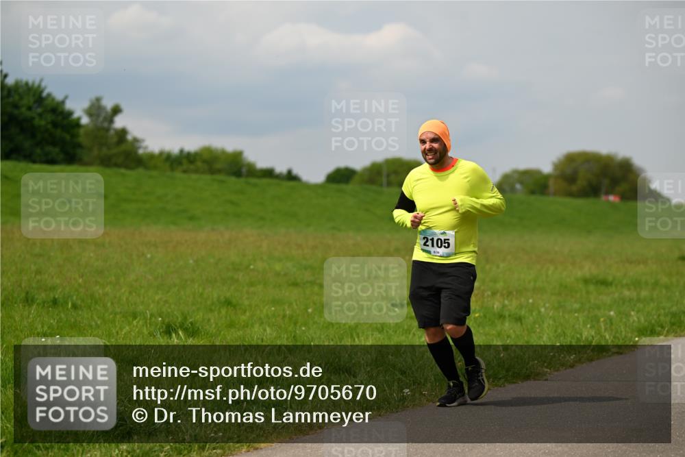 10.05.2026 - 8. Wedeler Halbmarathon Dr. Thomas Lammeyer http://msf.ph/oto/9705670 10.05.2026 11:55:12 Laufen 2105 meine-sportfotos.de