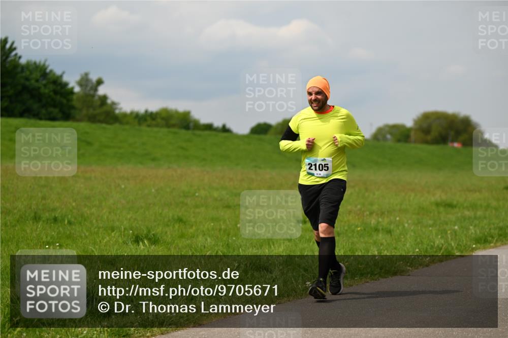 10.05.2026 - 8. Wedeler Halbmarathon Dr. Thomas Lammeyer http://msf.ph/oto/9705671 10.05.2026 11:55:12 Laufen 2105 meine-sportfotos.de