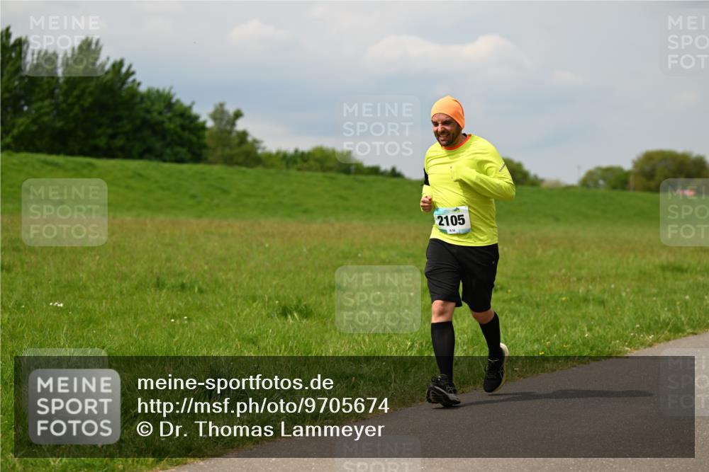 10.05.2026 - 8. Wedeler Halbmarathon Dr. Thomas Lammeyer http://msf.ph/oto/9705674 10.05.2026 11:55:13 Laufen 2105 meine-sportfotos.de