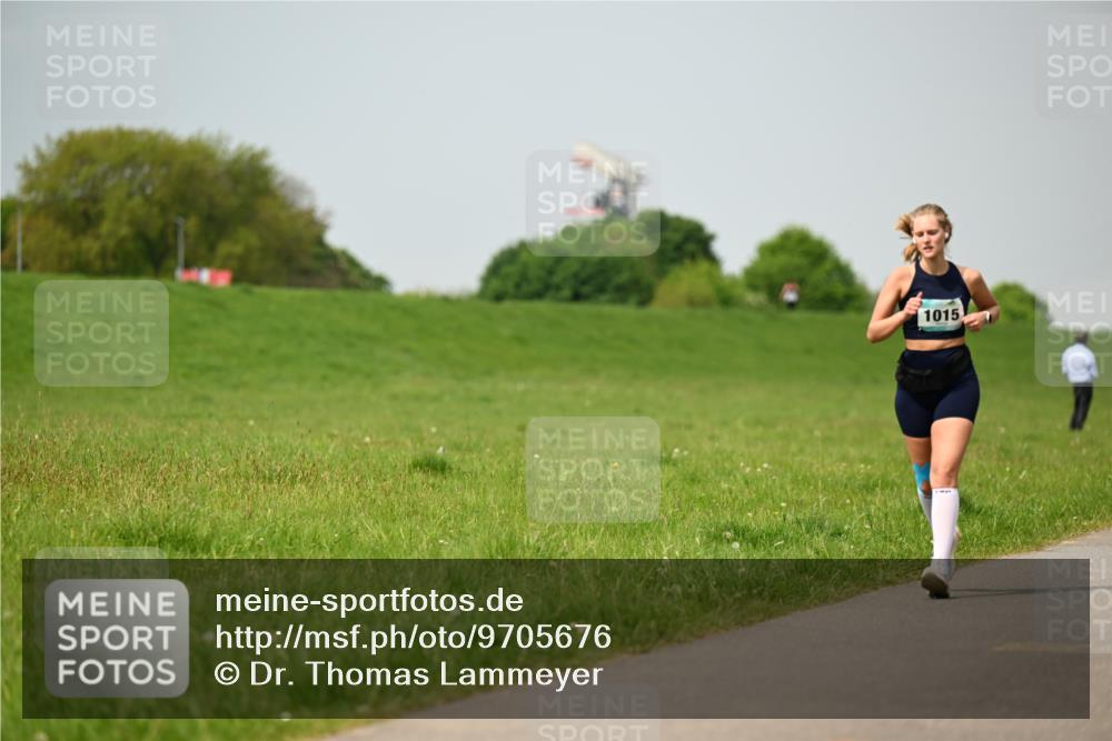 10.05.2026 - 8. Wedeler Halbmarathon Dr. Thomas Lammeyer http://msf.ph/oto/9705676 10.05.2026 11:55:19 Laufen 1015 meine-sportfotos.de