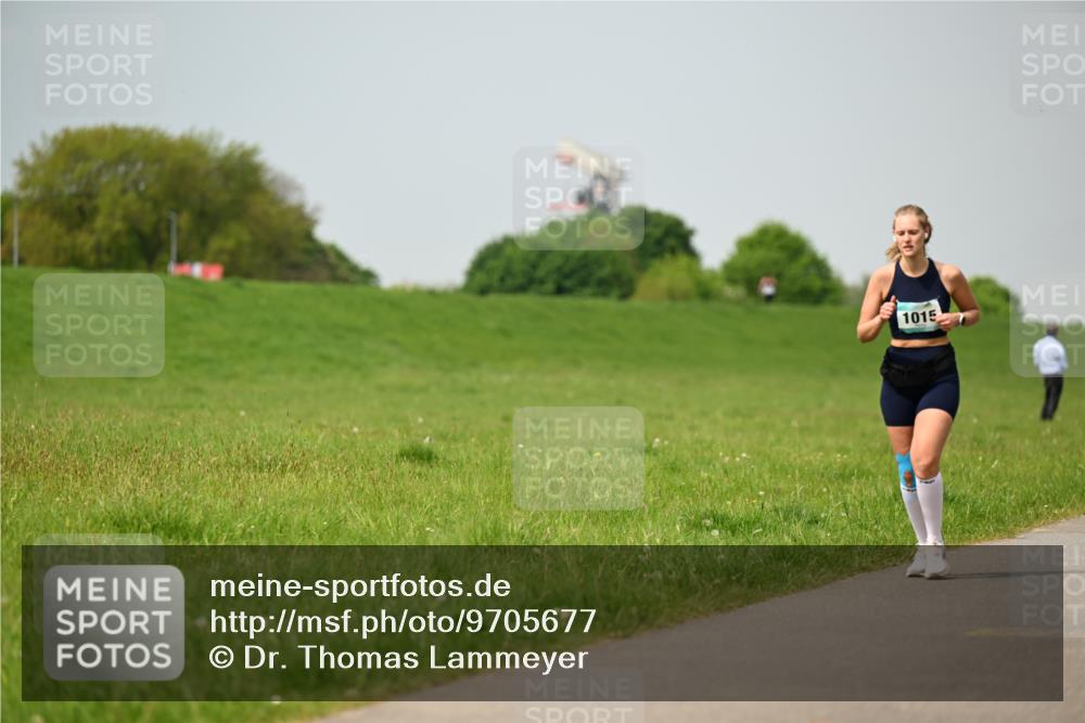 10.05.2026 - 8. Wedeler Halbmarathon Dr. Thomas Lammeyer http://msf.ph/oto/9705677 10.05.2026 11:55:19 Laufen 1015 meine-sportfotos.de