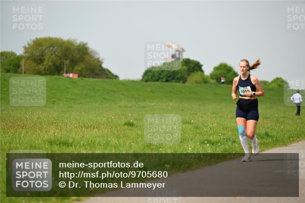 10.05.2026 - 8. Wedeler Halbmarathon Dr. Thomas Lammeyer http://msf.ph/oto/9705680 10.05.2026 11:55:19 Laufen 1015 meine-sportfotos.de