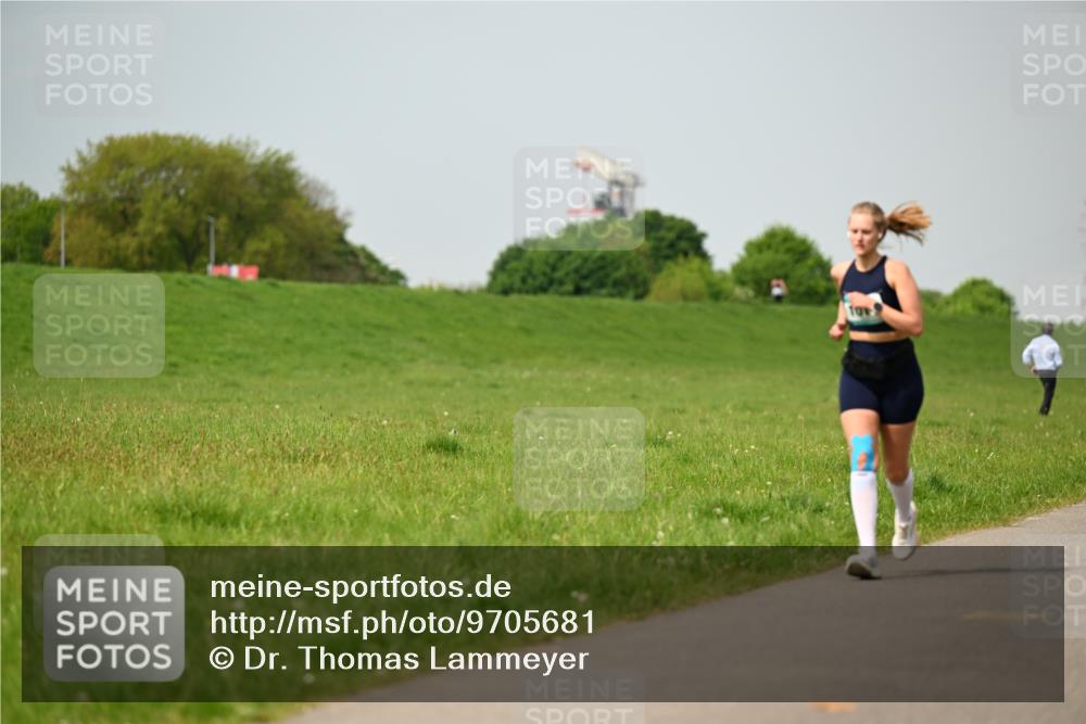 10.05.2026 - 8. Wedeler Halbmarathon Dr. Thomas Lammeyer http://msf.ph/oto/9705681 10.05.2026 11:55:19 Laufen  meine-sportfotos.de