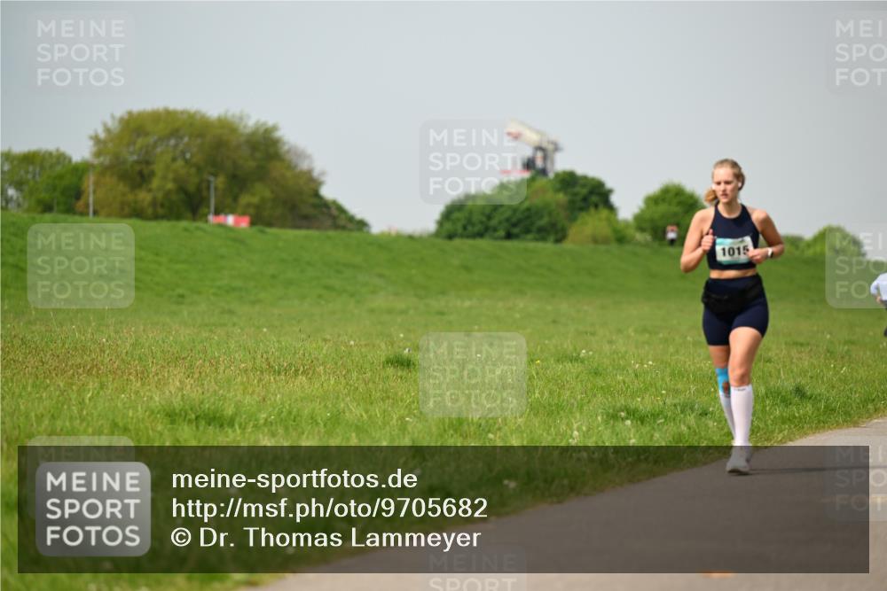 10.05.2026 - 8. Wedeler Halbmarathon Dr. Thomas Lammeyer http://msf.ph/oto/9705682 10.05.2026 11:55:19 Laufen 1015 meine-sportfotos.de