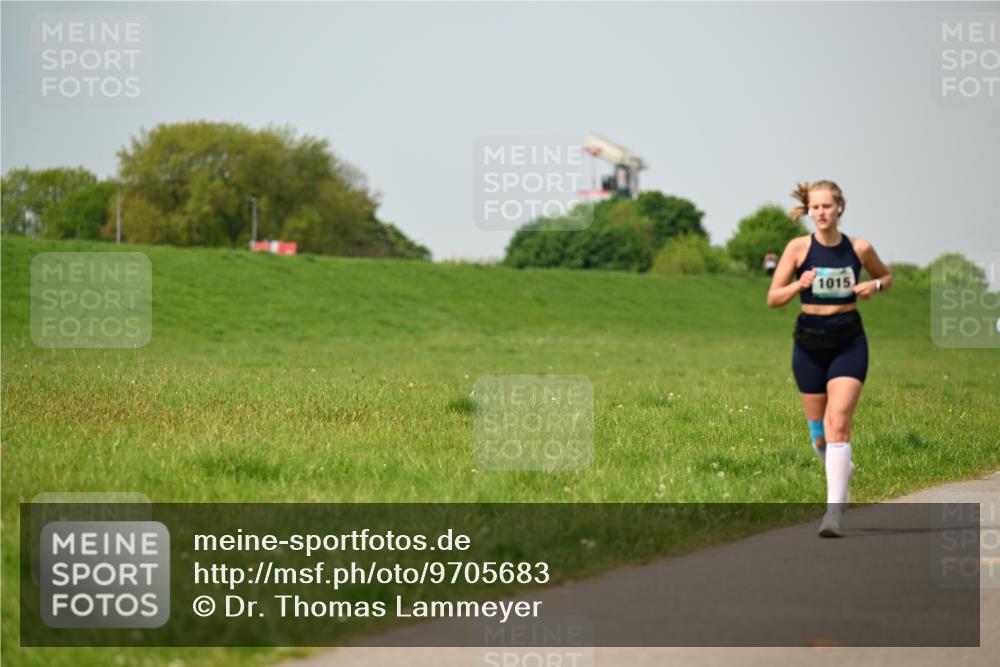 10.05.2026 - 8. Wedeler Halbmarathon Dr. Thomas Lammeyer http://msf.ph/oto/9705683 10.05.2026 11:55:19 Laufen 1015 meine-sportfotos.de