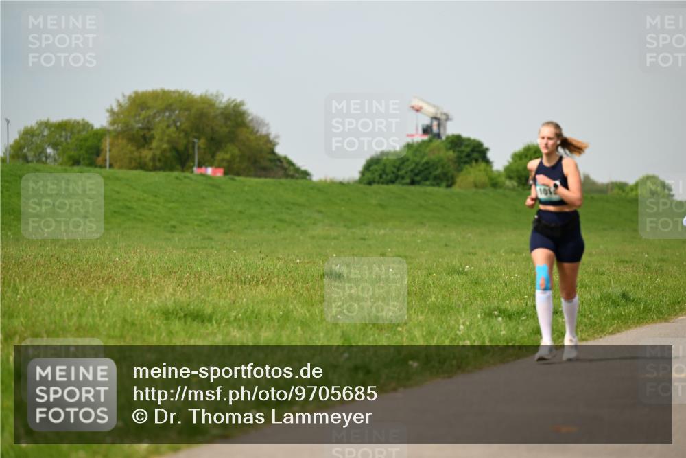 10.05.2026 - 8. Wedeler Halbmarathon Dr. Thomas Lammeyer http://msf.ph/oto/9705685 10.05.2026 11:55:20 Laufen  meine-sportfotos.de