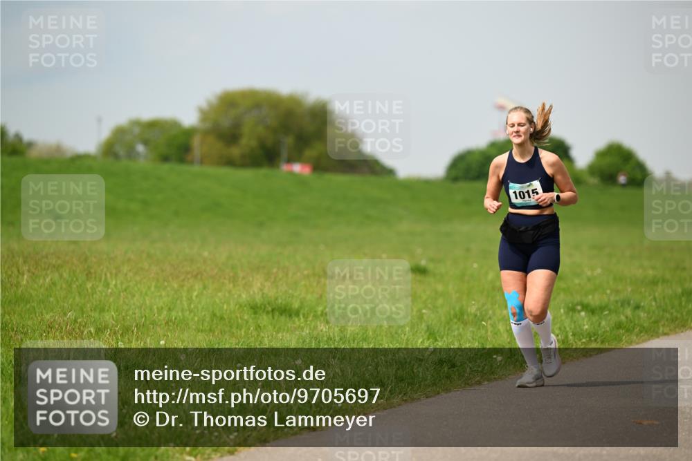 10.05.2026 - 8. Wedeler Halbmarathon Dr. Thomas Lammeyer http://msf.ph/oto/9705697 10.05.2026 11:55:22 Laufen 1015 meine-sportfotos.de