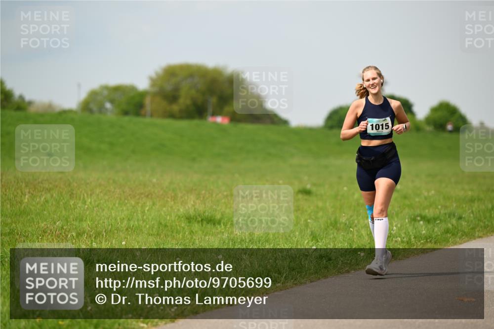 10.05.2026 - 8. Wedeler Halbmarathon Dr. Thomas Lammeyer http://msf.ph/oto/9705699 10.05.2026 11:55:22 Laufen 1015 meine-sportfotos.de