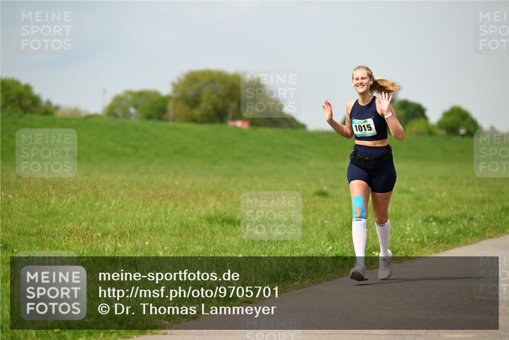10.05.2026 - 8. Wedeler Halbmarathon Dr. Thomas Lammeyer http://msf.ph/oto/9705701 10.05.2026 11:55:22 Laufen 1015 meine-sportfotos.de