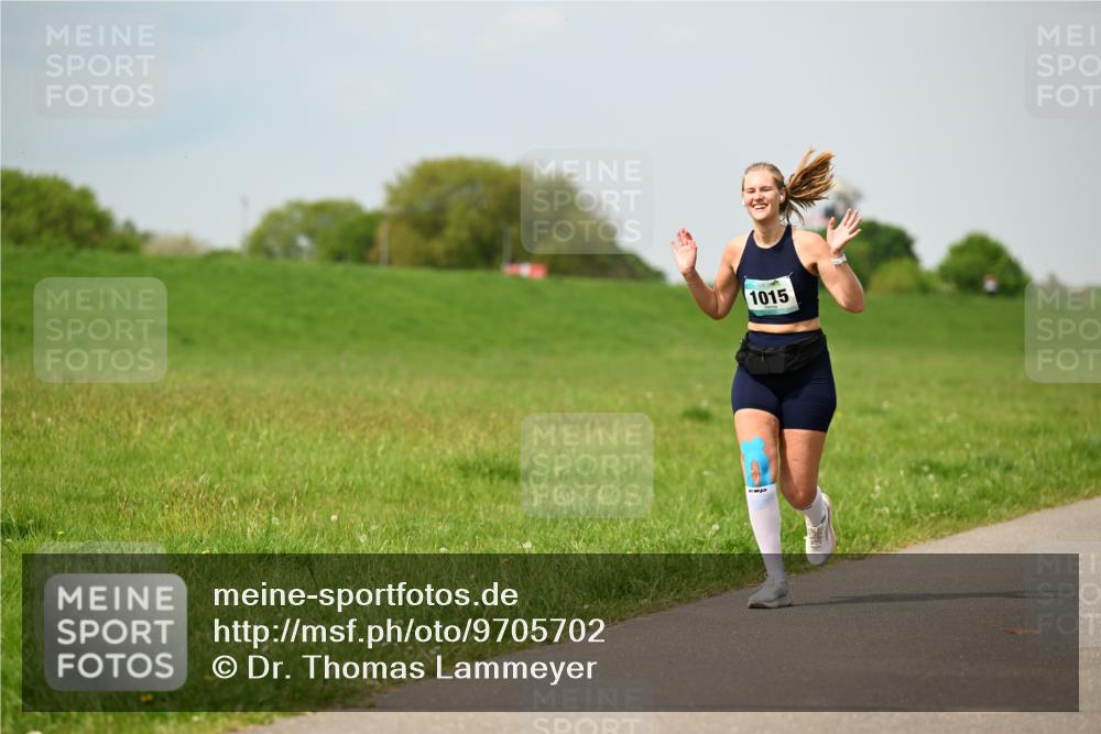 10.05.2026 - 8. Wedeler Halbmarathon Dr. Thomas Lammeyer http://msf.ph/oto/9705702 10.05.2026 11:55:22 Laufen 1015 meine-sportfotos.de