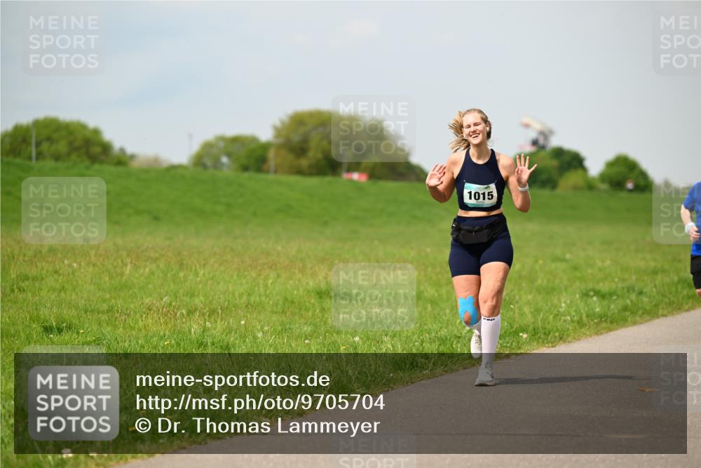 10.05.2026 - 8. Wedeler Halbmarathon Dr. Thomas Lammeyer http://msf.ph/oto/9705704 10.05.2026 11:55:23 Laufen 1015 meine-sportfotos.de