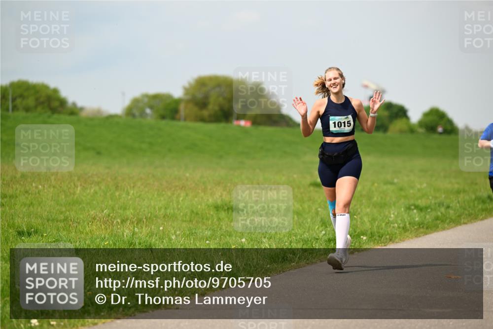 10.05.2026 - 8. Wedeler Halbmarathon Dr. Thomas Lammeyer http://msf.ph/oto/9705705 10.05.2026 11:55:22 Laufen 1015 meine-sportfotos.de