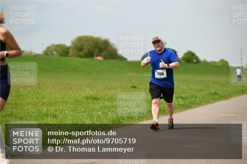 10.05.2026 - 8. Wedeler Halbmarathon Dr. Thomas Lammeyer http://msf.ph/oto/9705719 10.05.2026 11:55:25 Laufen 766 meine-sportfotos.de