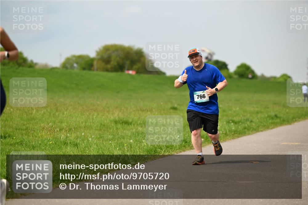 10.05.2026 - 8. Wedeler Halbmarathon Dr. Thomas Lammeyer http://msf.ph/oto/9705720 10.05.2026 11:55:25 Laufen 766 meine-sportfotos.de