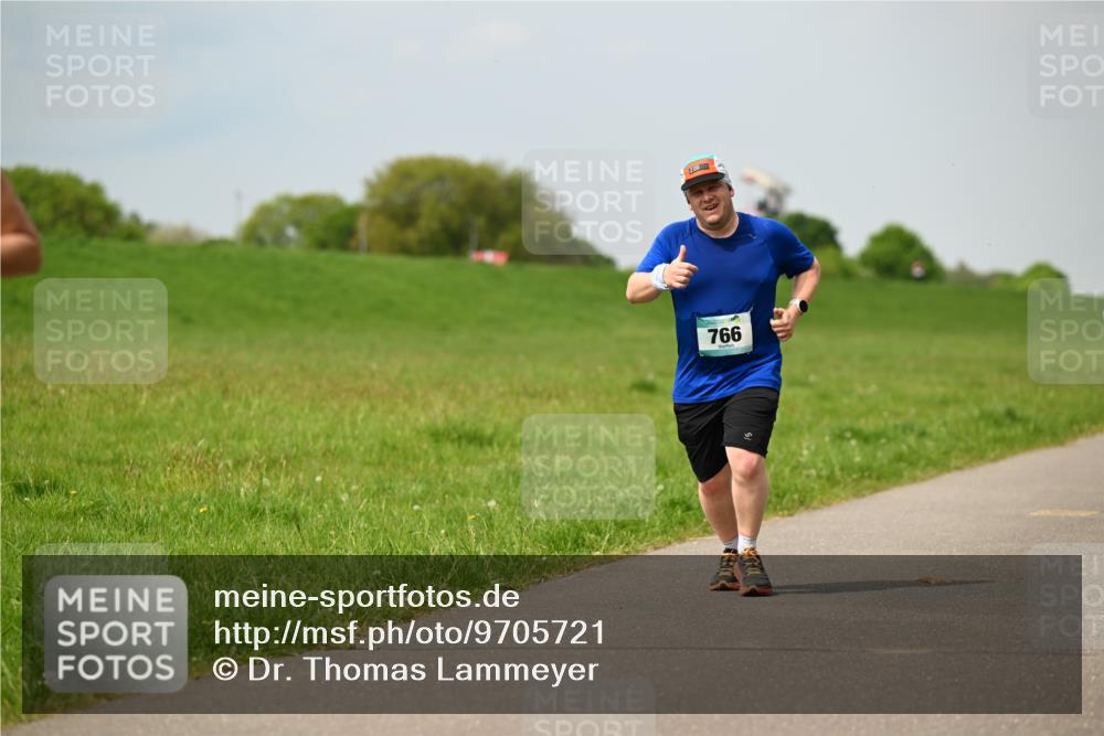 10.05.2026 - 8. Wedeler Halbmarathon Dr. Thomas Lammeyer http://msf.ph/oto/9705721 10.05.2026 11:55:26 Laufen 766 meine-sportfotos.de