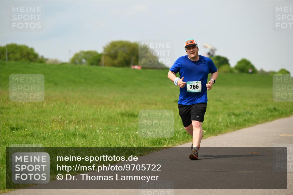 10.05.2026 - 8. Wedeler Halbmarathon Dr. Thomas Lammeyer http://msf.ph/oto/9705722 10.05.2026 11:55:26 Laufen 766 meine-sportfotos.de