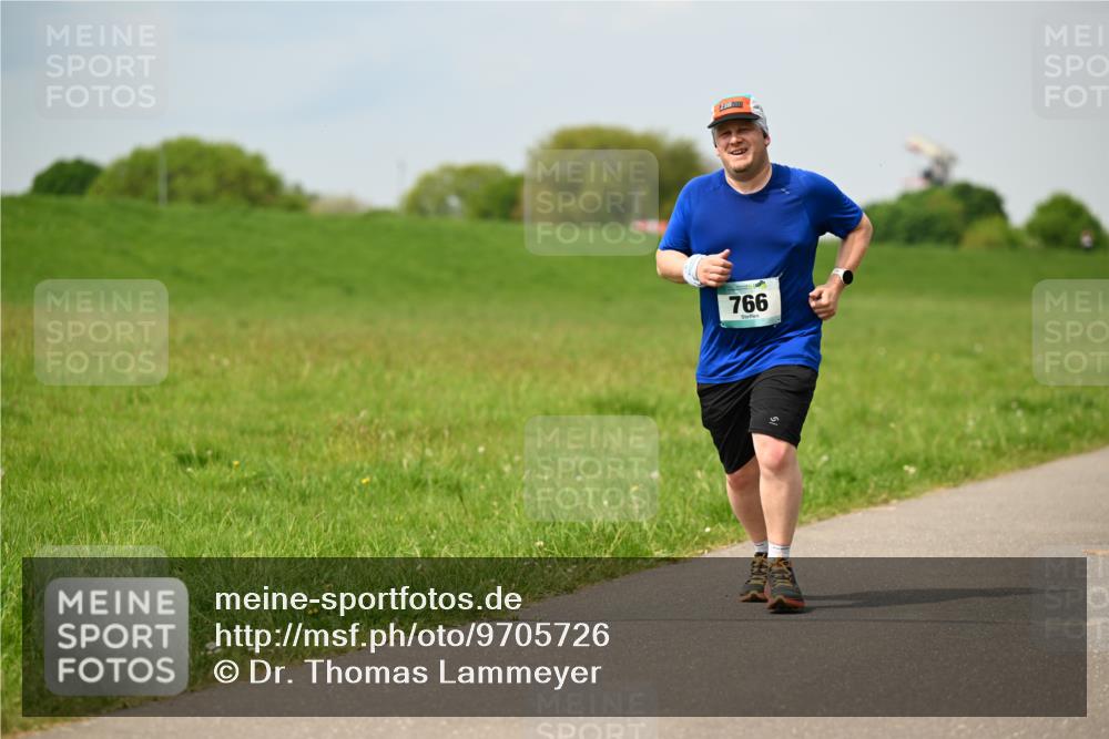 10.05.2026 - 8. Wedeler Halbmarathon Dr. Thomas Lammeyer http://msf.ph/oto/9705726 10.05.2026 11:55:26 Laufen 766 meine-sportfotos.de